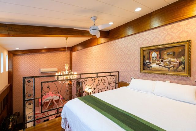 XinYuan-Deluxe Quadruple Room-6