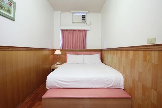 Long Shan Hotel-Standard Double Room-2