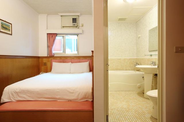 Long Shan Hotel-Standard Double Room-4