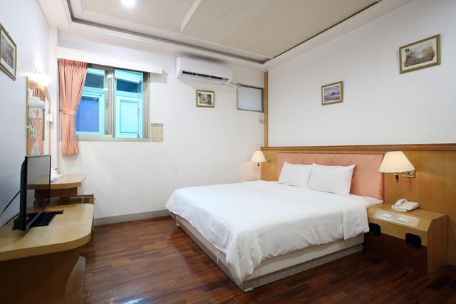 Long Shan Hotel-Superior Double Room-1