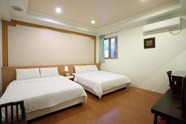 Long Shan Hotel-Superior Quadruple Room-5