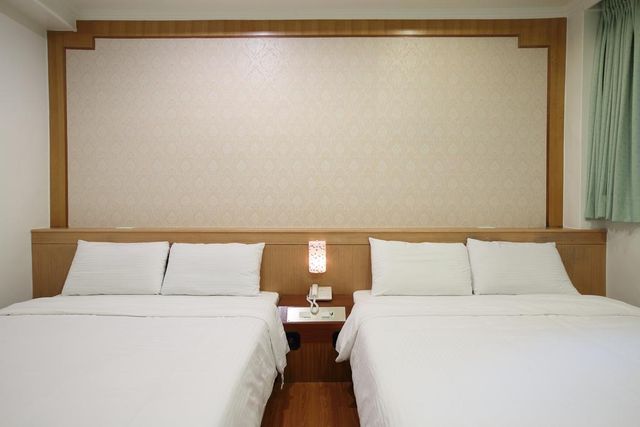 Long Shan Hotel-Superior Quadruple Room-2