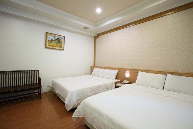 Long Shan Hotel-Superior Quadruple Room-4