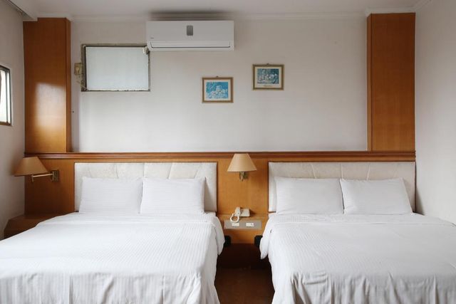 Long Shan Hotel-Deluxe Quadruple Room-3