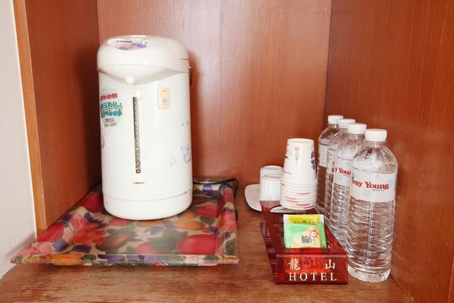 Long Shan Hotel-Deluxe Quadruple Room-5