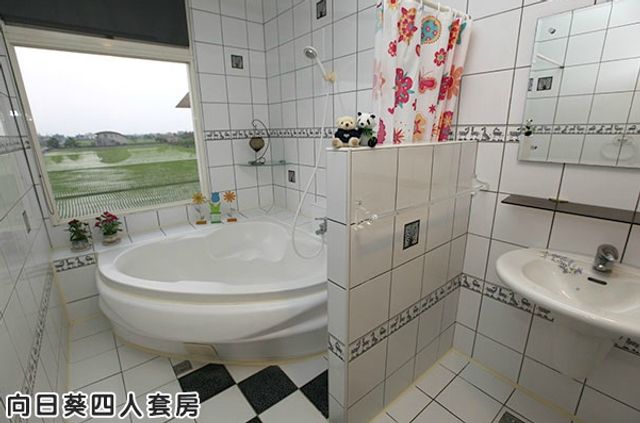 Sunny Villa Homestay-Sunflower Quadruple Suite-4