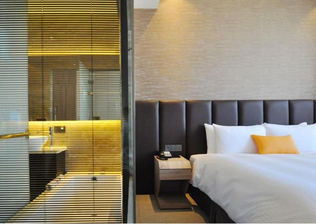 TreeArt Hotel-Deluxe Double Room with Bath-8