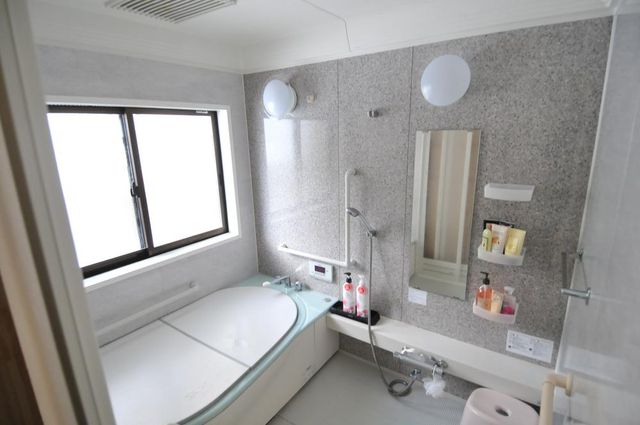 BATH ROOM