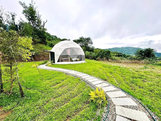 山裡生活自然休閒農場 | 豪華星球帳、獨立衛浴+冷氣，澎湃一泊二食爐烤排餐-【豪華露營】豪華圓帳-9