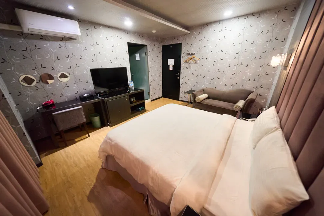 日光河堤時尚旅店｜近高雄音樂中心