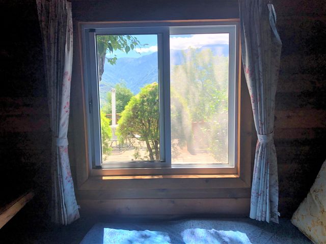 清境晨曦山莊 | 可選購獨棟小木屋房型(附烤肉區) l 請詳閱住宿規定 l-藍色景觀樓中樓木屋六人房|山景、獨棟、烤肉區-2