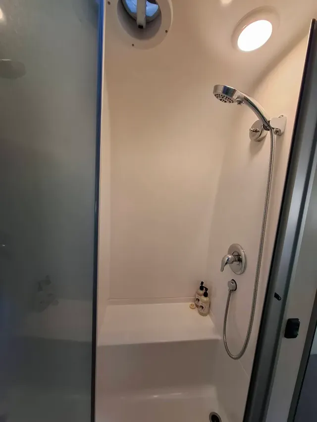 小巷清風 Le.Alley Autocamp Resort | 新上架！豪華露營車-【露營車】露營車－Flying Cloud 28呎｜一大床-4