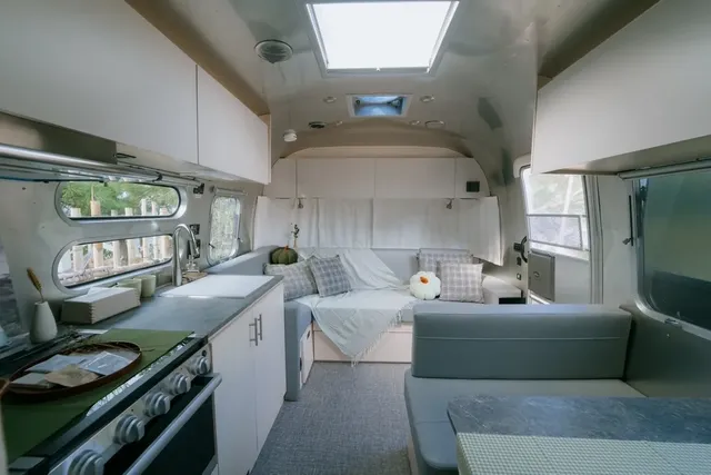 小巷清風 Le.Alley Autocamp Resort | 頂級露營車、環山美景-【露營車】露營車－Flying Cloud 28呎｜一大床-4