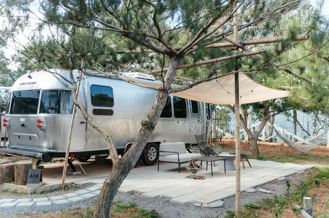 小巷清風 Le.Alley Autocamp Resort | 新上架！豪華露營車-【露營車】露營車－Flying Cloud 28呎｜一大床-1