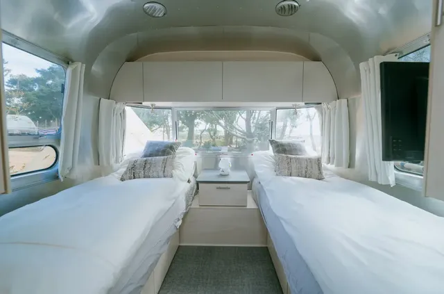小巷清風 Le.Alley Autocamp Resort | 新上架！豪華露營車-【露營車】露營車－Flying Cloud 28呎｜兩小床-2
