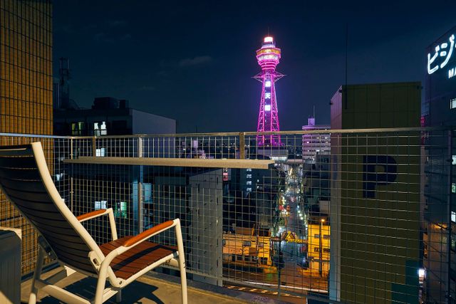 No smoking in the room. But you can smoke on the balcony.