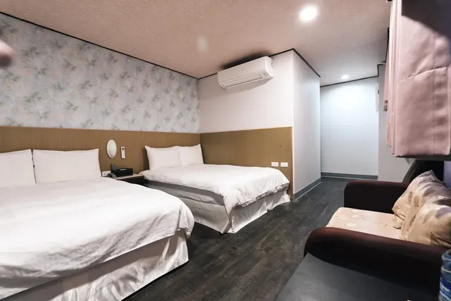 首府旅館｜緊鄰府中、板橋站-豪華四人間-2