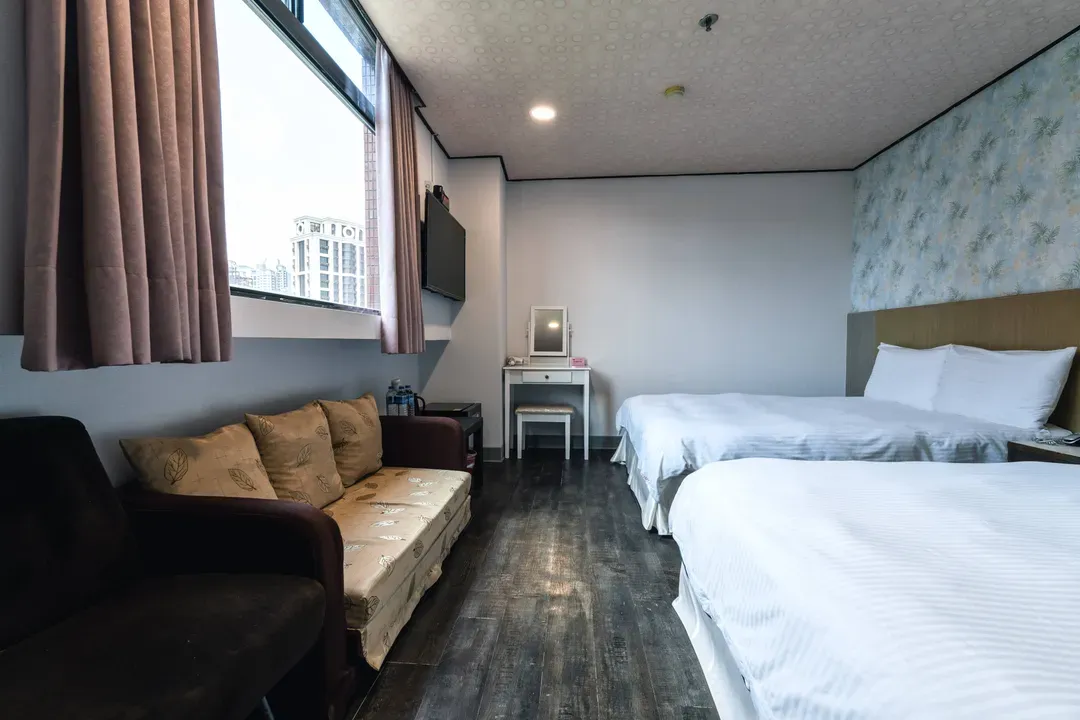 首府旅馆｜紧邻府中、板桥站