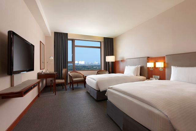 台中港酒店 l  三井Outlet開車8分鐘-雅緻雙床房-含早餐-1