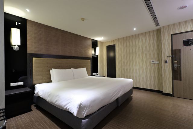 J-Hotel-Monarch Double | Big Bed-4
