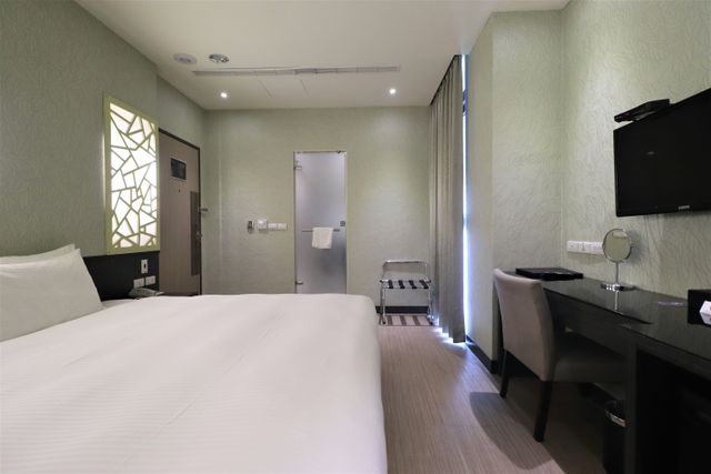 J-Hotel-Monarch Double | Big Bed-7