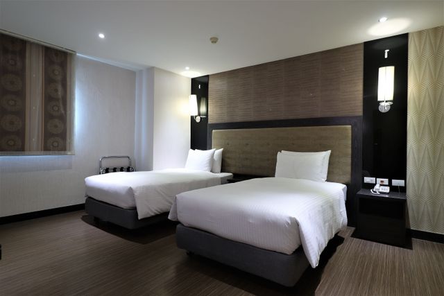 J-Hotel-Monarch Double | Two Small Beds-8