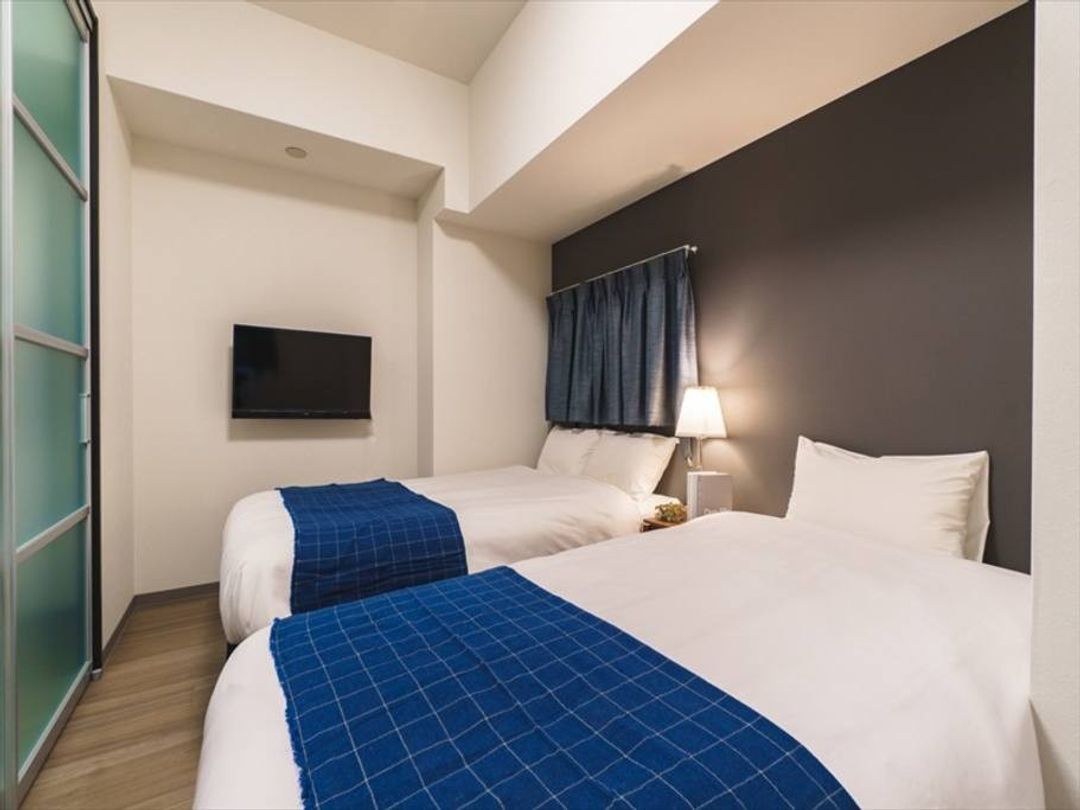 Walking to Shinsaibashi, Namba, and Dotonbori! 4min to Nagahoribashi Station/Max7pax