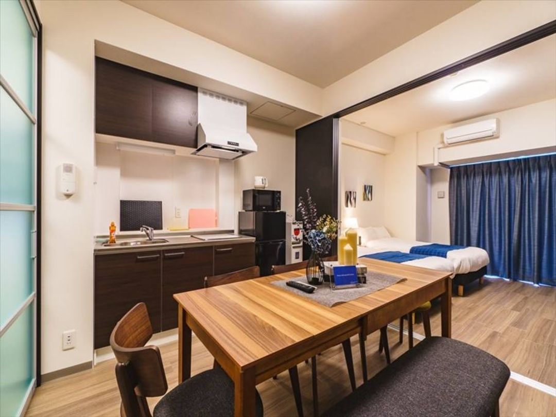 Walking to Shinsaibashi, Namba, and Dotonbori! 4min to Nagahoribashi Station/Max7pax