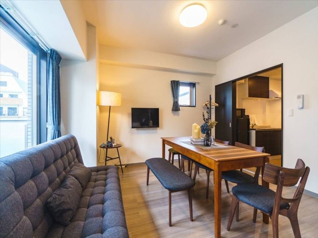 Walking to Shinsaibashi, Namba, and Dotonbori! 4min to Nagahoribashi Station/Max7pax