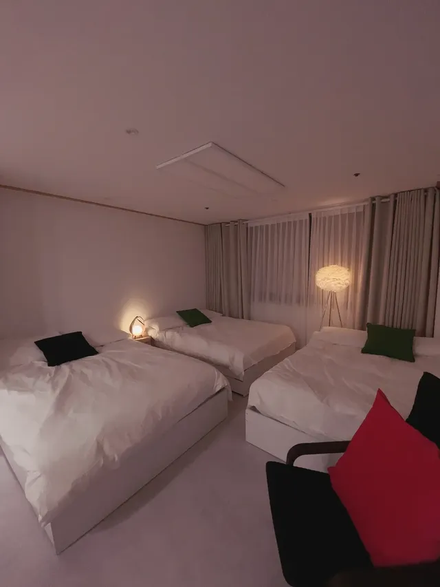 신규오픈 홍대입구역의 집-[New Open] 홍대입구역에서 30초 ! #퀸(Q) 사이즈 침대 3 #OTT #Wifi-2