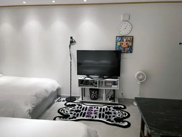 신규오픈 홍대입구역의 집-홍대입구역에서 10초 #퀸 (Q) 사이즈 침대 3 #OTT #Wifi [New Open]-7