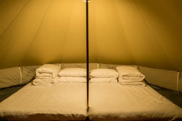 爵士鐘型帳，可住2-4人，1人1枕1被難難難難難