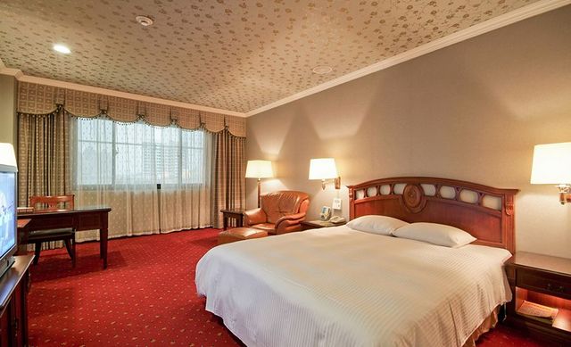 F HOTEL台南館｜近武聖夜市、設有兒童遊戲室-精緻二人房（一大床）-3