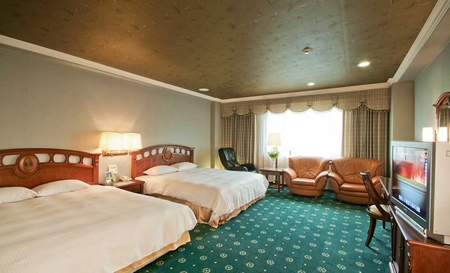 F HOTEL台南館｜近武聖夜市、設有兒童遊戲室-溫馨四人房（二大床）-3