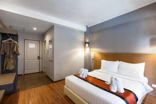Deluxe Pool Access Room