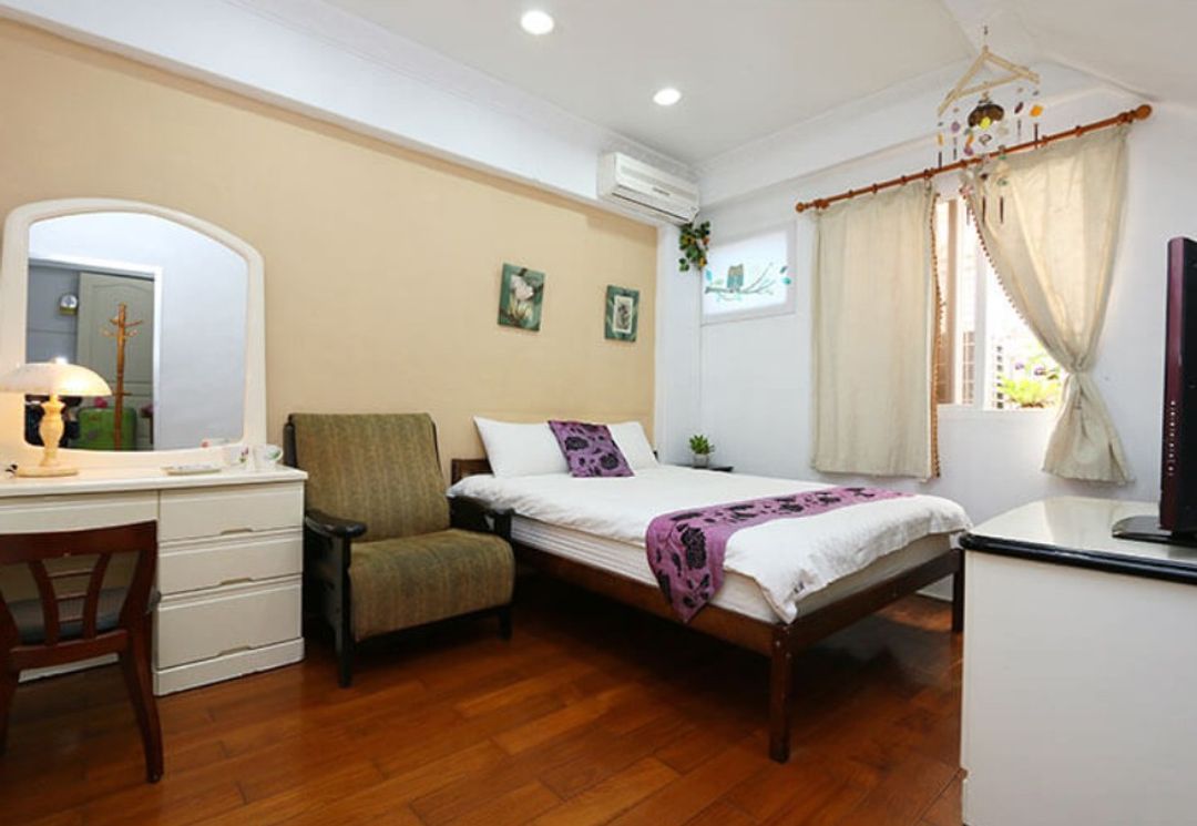 Dongshan left bank bed and breakfast