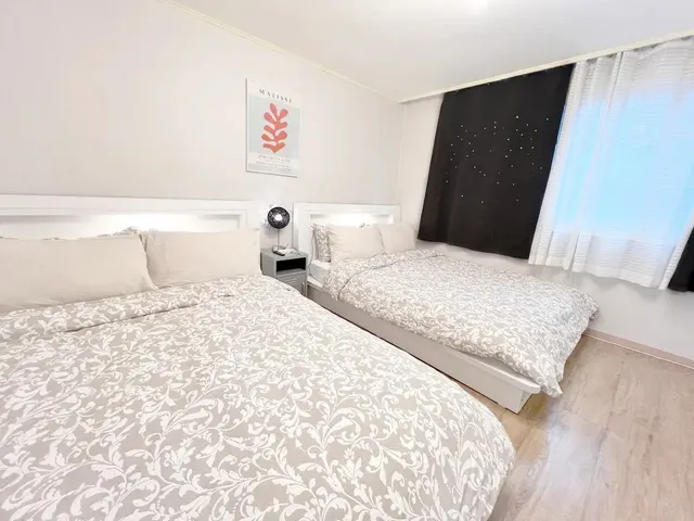 (NJOY5)距離弘大地鐵站30秒+最多可入住6人+電梯  分享  儲存-六人房 (Njoy#4)-1
