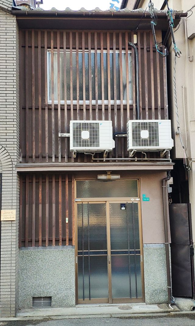2 MIN FROM NAMBA, 20 MIN FROM USJ, 2 HOUSES FOR MAX 22-2 MIN FROM NAMBA, 16 MIN FROM USJ, 2-FLOOR HOUSE FOR MAX 7-1