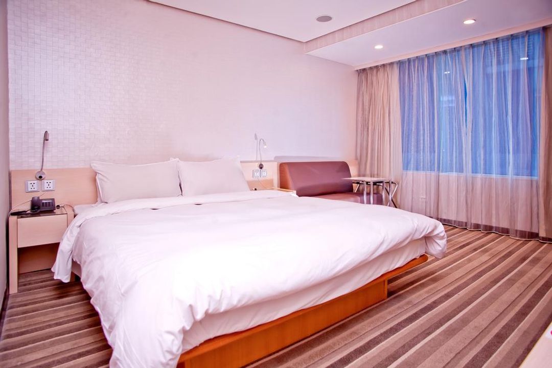 YOMI HOTEL
