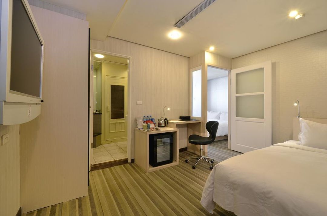 YOMI HOTEL