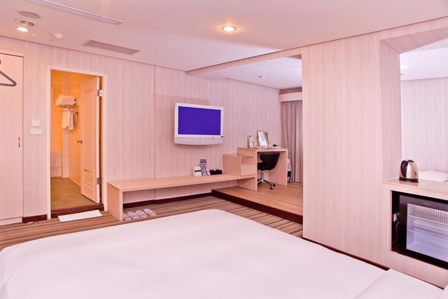 YOMI HOTEL-Luxury quadruple room-3