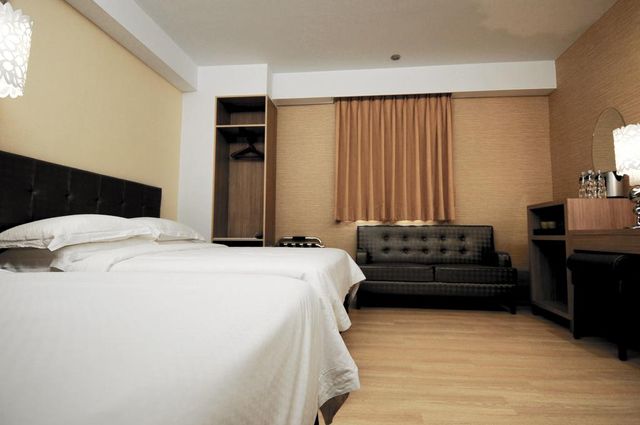 Riverbank Fashion Hotel Hengchun Pavilion-Exquiste Family Room-6