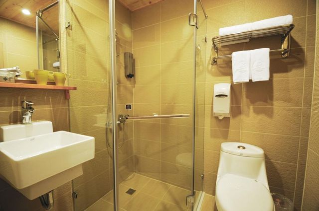 Riverbank Fashion Hotel Hengchun Pavilion-Exquiste Family Room-5