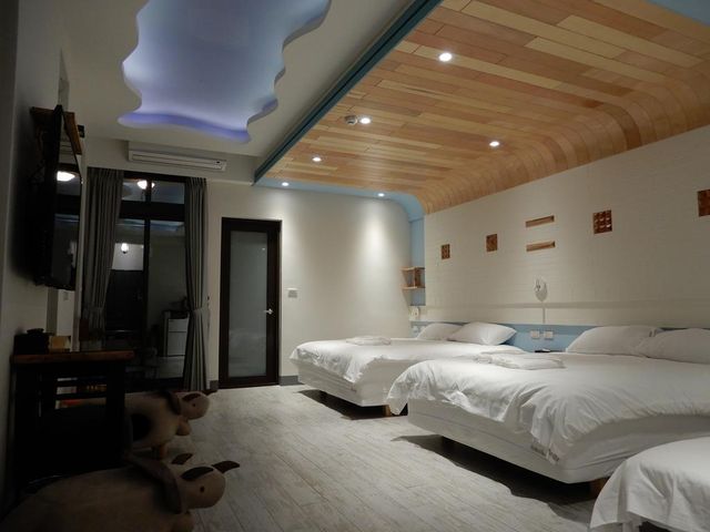 Happy @wings-Family Room with Terrace-3