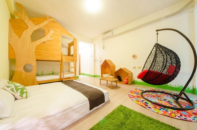 Anping two parent-child bed and breakfast-Tree House Triple Family Room-5