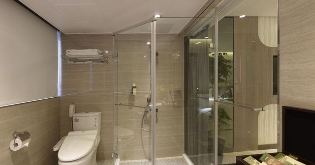 Hotel Bnight-Deluxe Triple Room-3