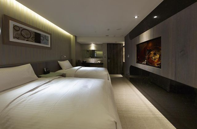 Hotel Bnight-Deluxe Triple Room-2