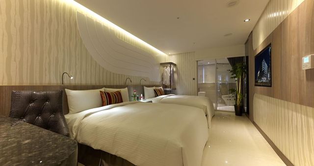 Hotel Bnight-Luxury quadruple room-1