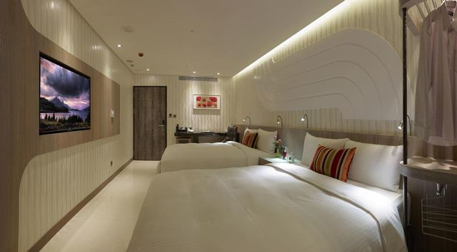 Hotel Bnight-Luxury quadruple room-2
