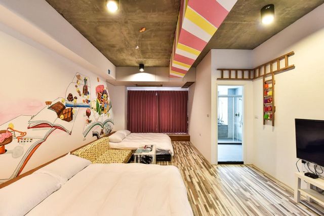 Wikid Design Hotel-Quadruple Room-2